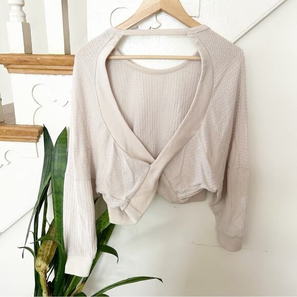 Fashion Nova Waffle Knit Crop Top Beige Open Back Long Sleeves Pullover Size XS - Picture 2 of 6